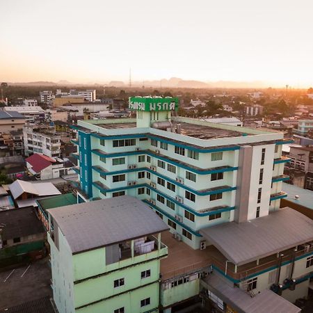 Morakot Twin Chumphon Hotel Kültér fotó