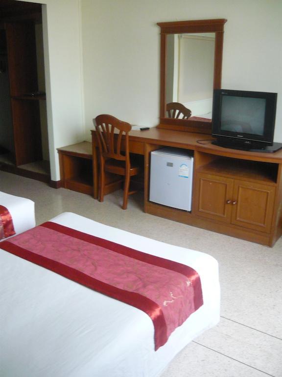 Morakot Twin Chumphon Hotel Szoba fotó