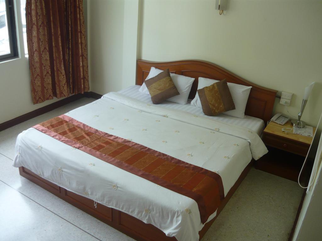 Morakot Twin Chumphon Hotel Szoba fotó